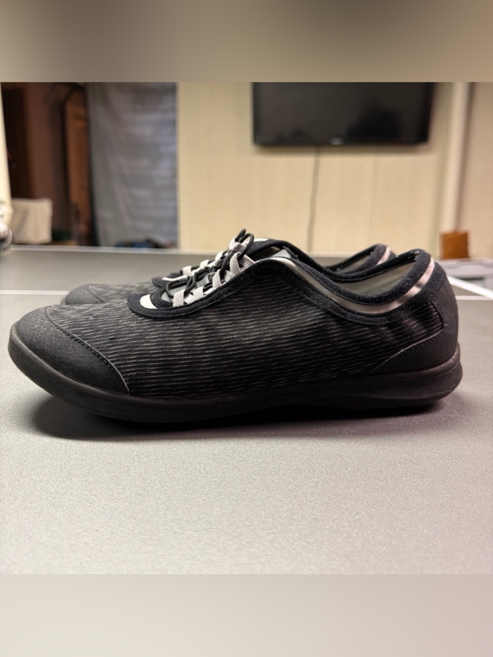 Clarks Cloudsteppers Dowling Pearl Women’s Size 8.5 Black Slip-On Sneakers - Picture 4 of 9